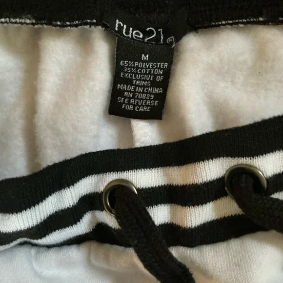 Rue 21—White Size M Polyester/Cotton Sweatpants/Joggers w/Black 'BOSS GIRL' Text - Picture 7 of 8